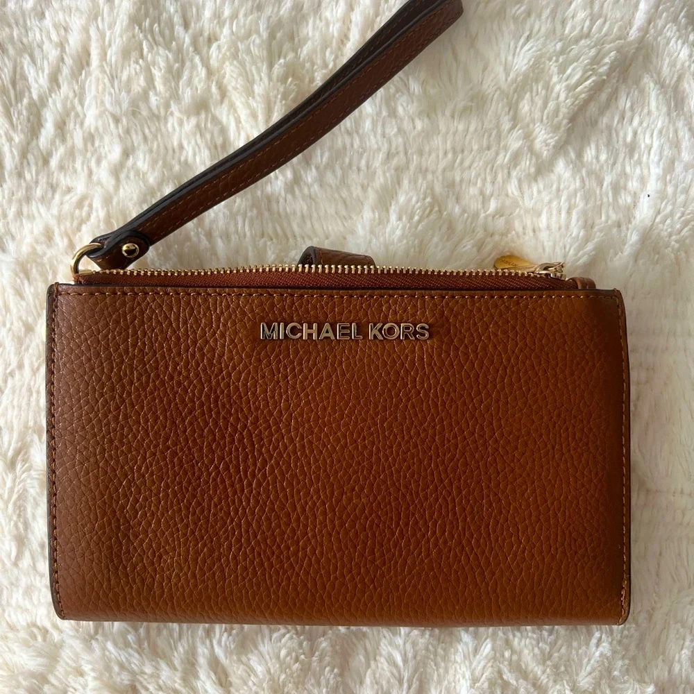 Michael Kors wristlet - Picture 3 of 10